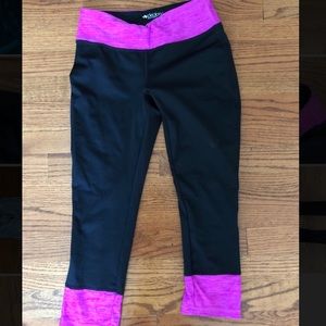 Cropped athletic leggings
